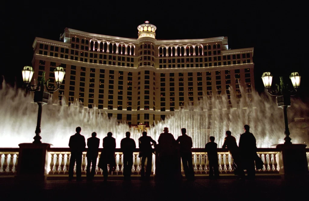 Ocean's Eleven: A Stylish Las Vegas Heist Caper