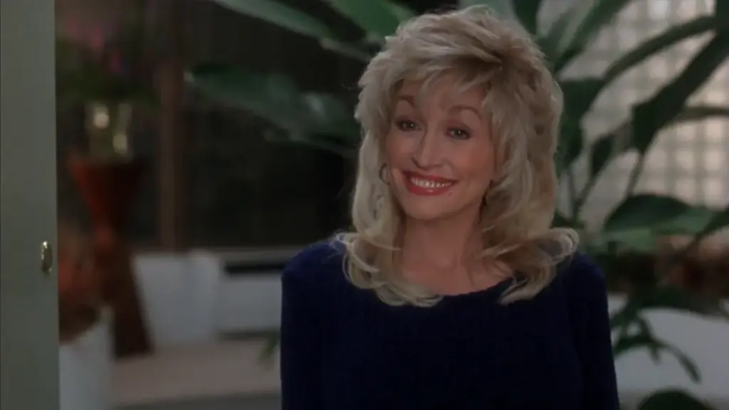 Straight Talk - Dolly Parton Shines in Chicago